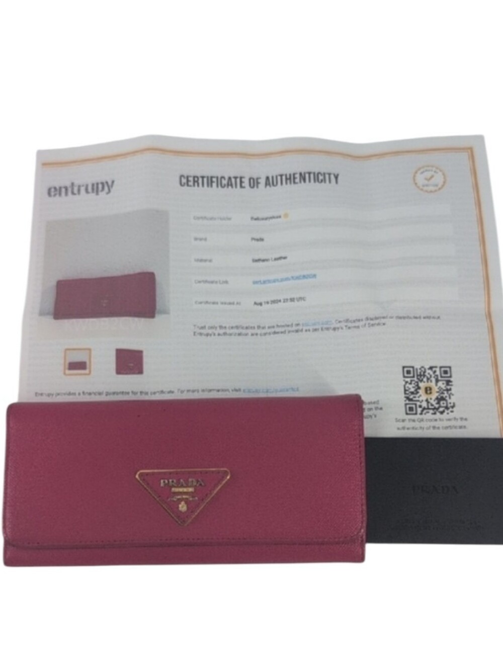 Prada Saffiano Wallet In Great Condition !